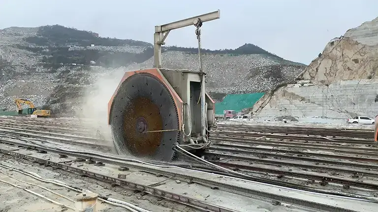 Double-blade Mining Machines Working on the Tracks of Mining